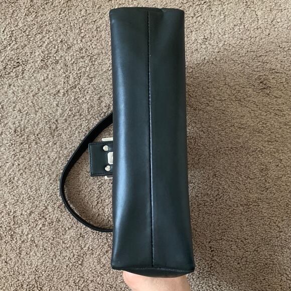 F1027 Fendi baguette leather bag with dust bag - Picture 4 of 8